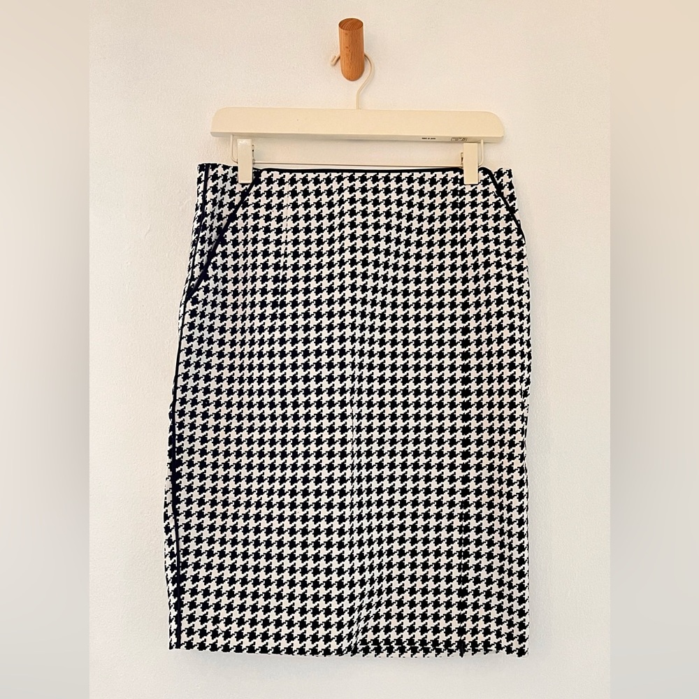🄷&🄼 White and Blue Pencil Skirt
